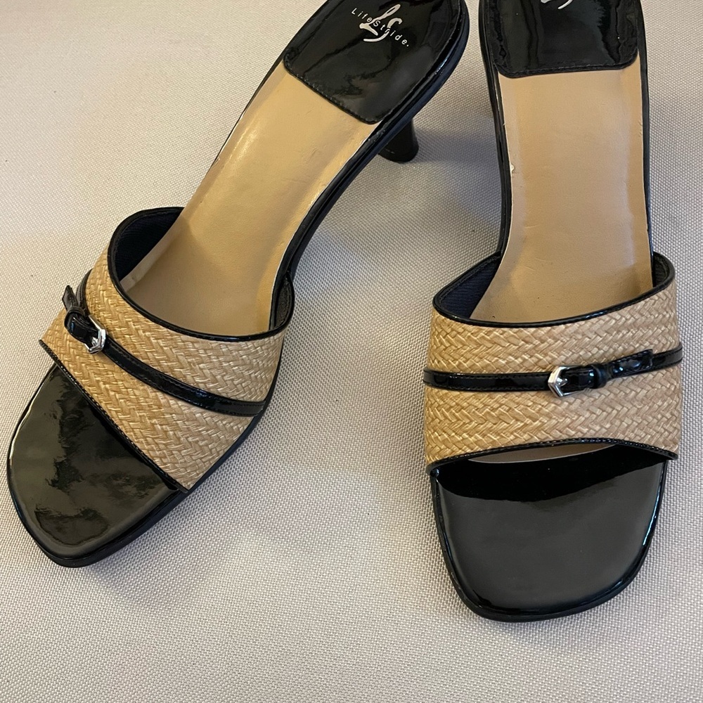 Life Stride Black Patent leather and faux straw pump.
